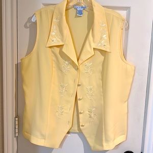 Ship n shore, size 18 but fits more like a large, light weight, beautiful.